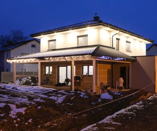 Das Haus ist fertig und die Gartegestaltung ist noch in Arbeit